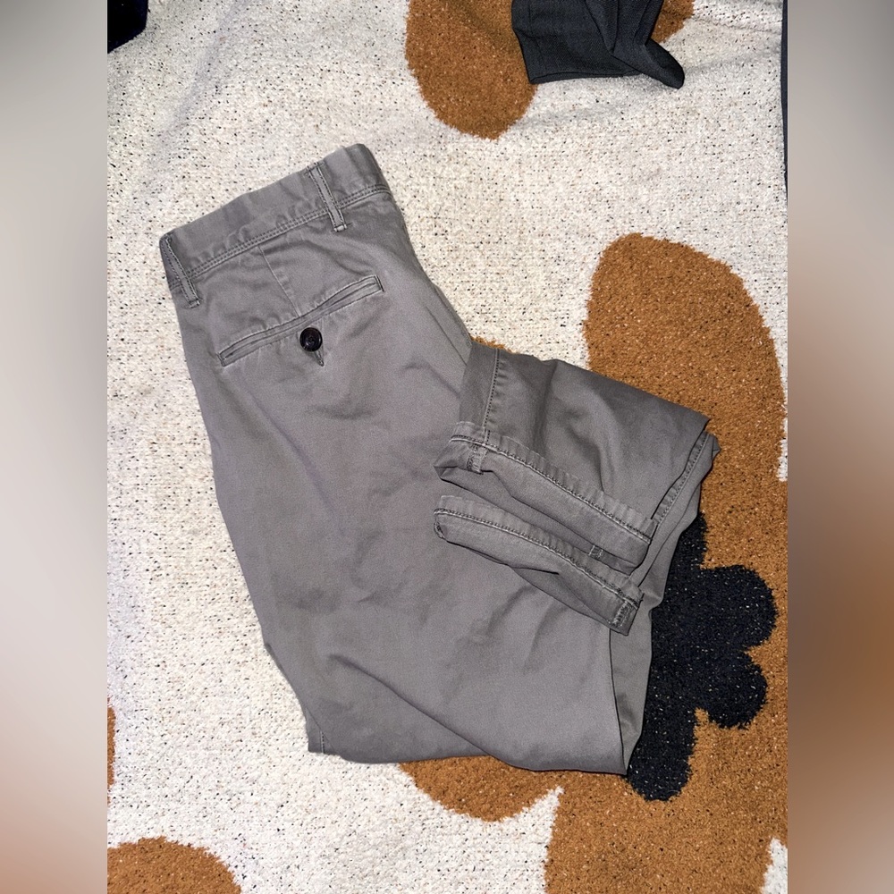 Men’s chino pants gray